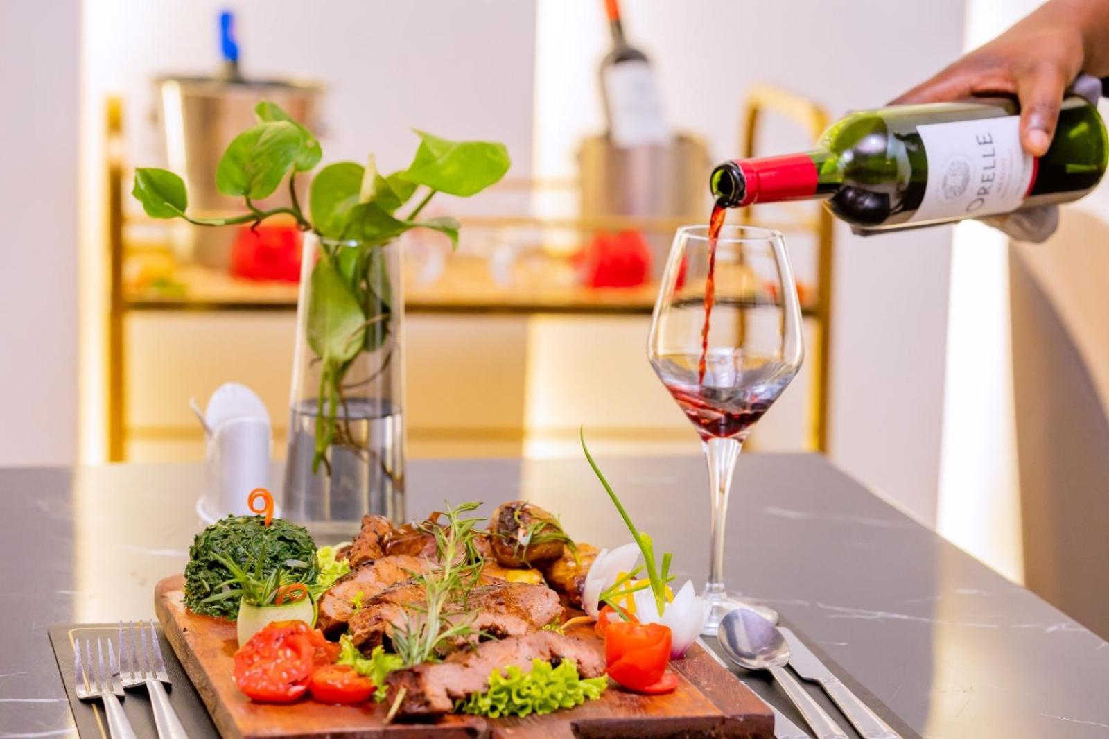 M Hotel Kigali Bagian luar foto