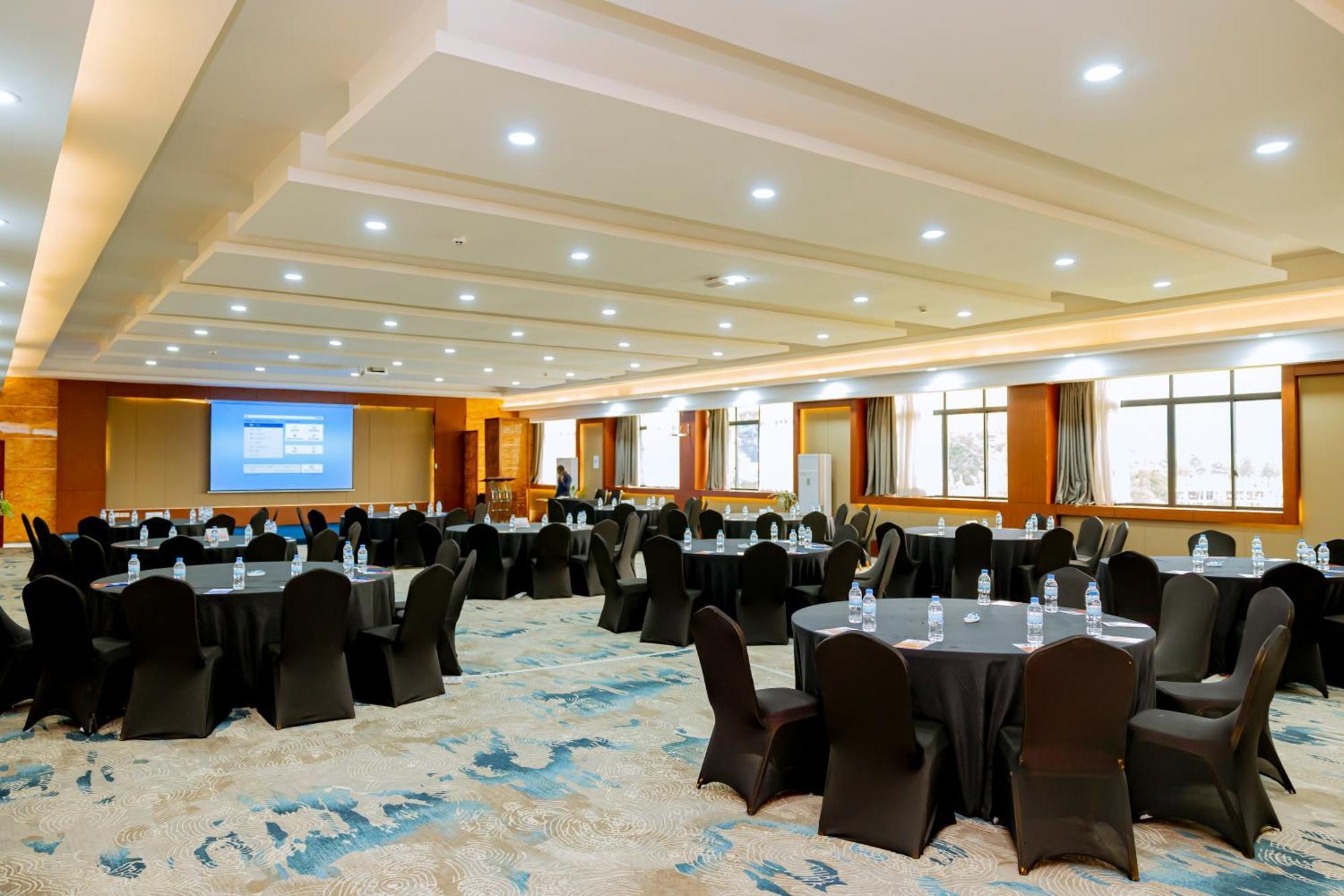 M Hotel Kigali Bagian luar foto